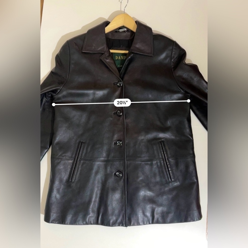 Danier Black genuine Leather Button
Down Jacket classic - Picture 8 of 8